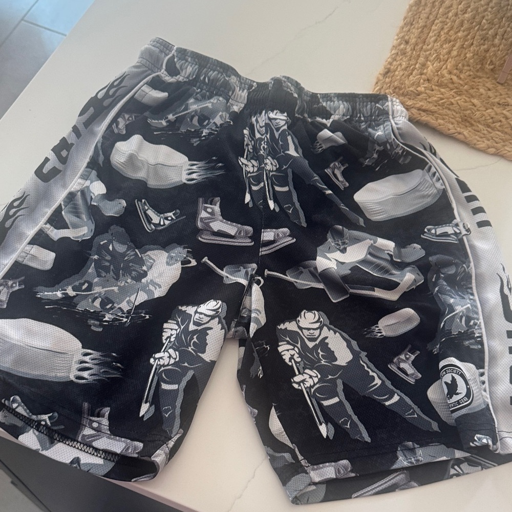 Boy’s Flow Society Hockey Print Shorts size large
